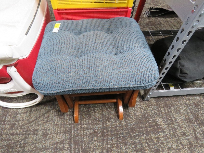 lot 211 image: Gliding ottoman