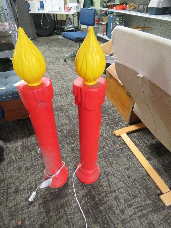 lot 217 image: Christmas candles