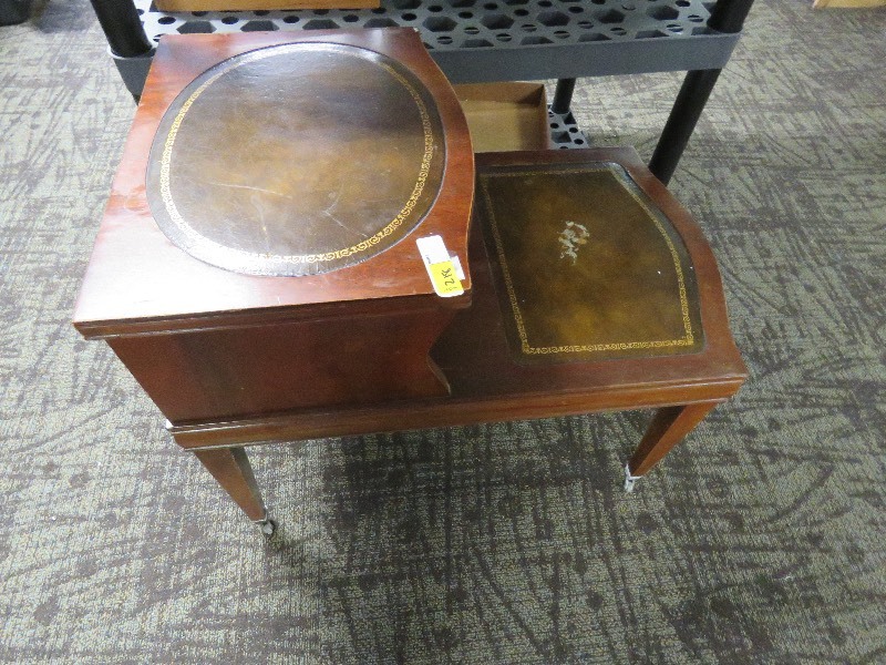 lot 218 image: End Table