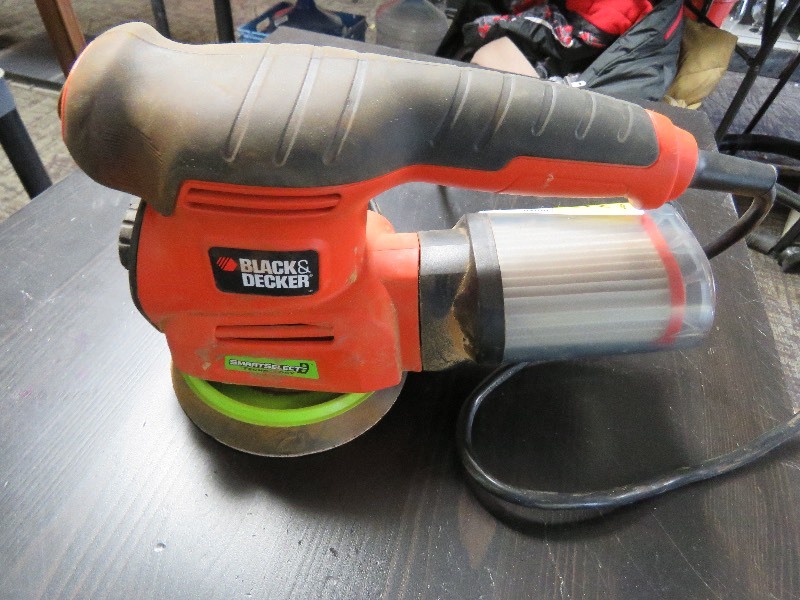 lot 219 image: Black and Decker Sander