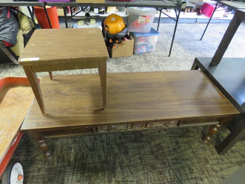 lot 231 image: Coffee Table and small end table