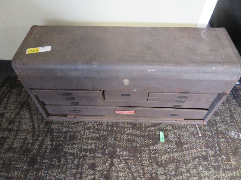 lot 253 image: vintage metal Craftsman tool box