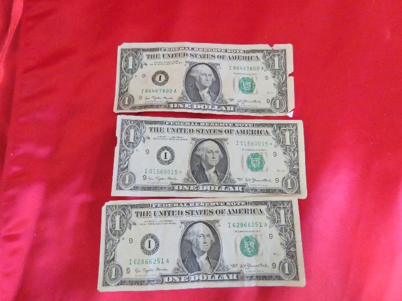 lot 258 image: Dollar Bills