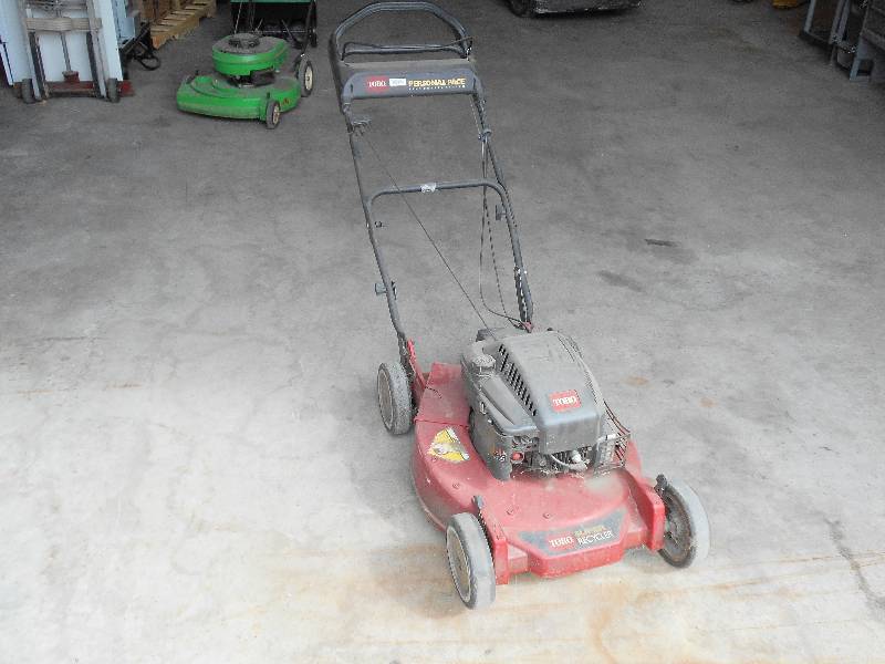 lot 17 image: TORO Lawn Mower