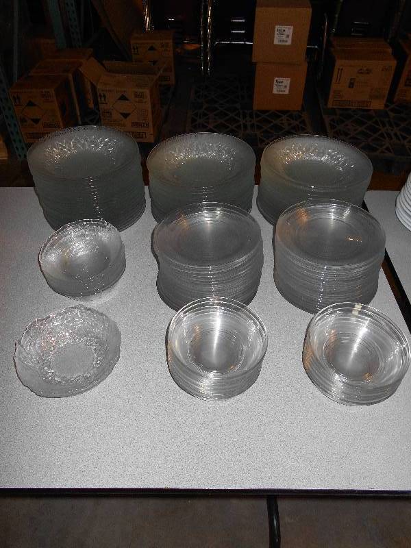 lot 20 image: Glassware