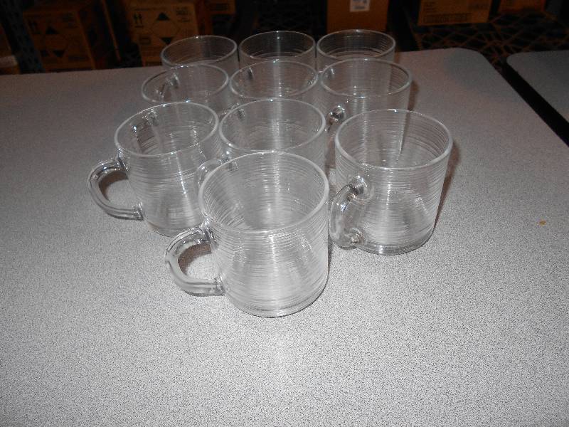 lot 27 image: Glassware