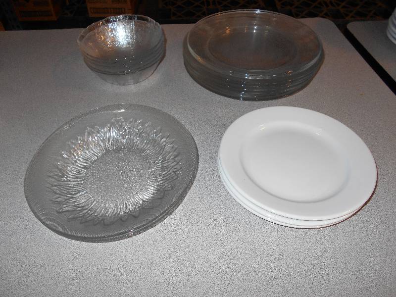 lot 28 image: Glassware