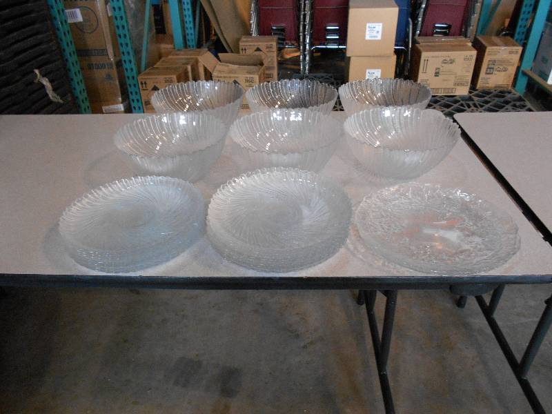 lot 31 image: Glassware