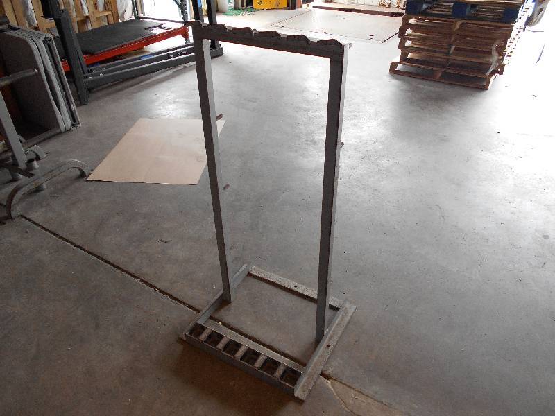 lot 43 image: Weight bar stand