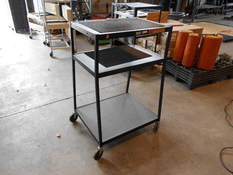 lot 55 image: 3-tiered Powered Cart