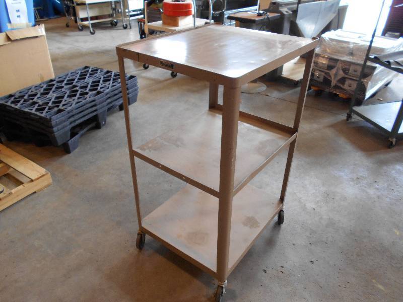 lot 62 image: 3-tiered Cart