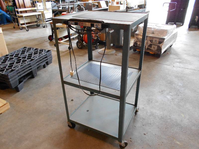 lot 63 image: 3-tiered Powered Cart
