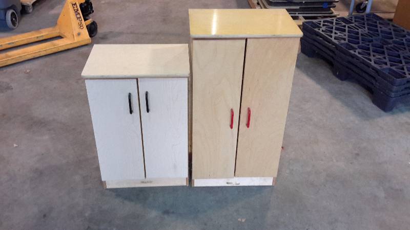 lot 85 image: Wooden Childrens play cabinets