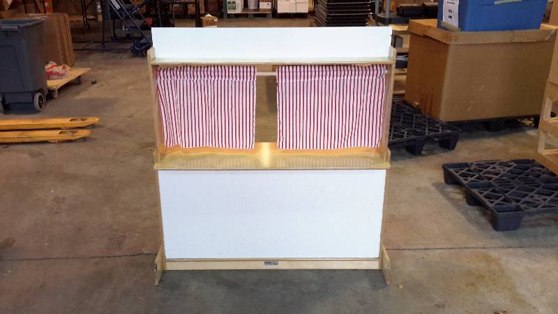 lot 88 image: Wooden Play Stage
