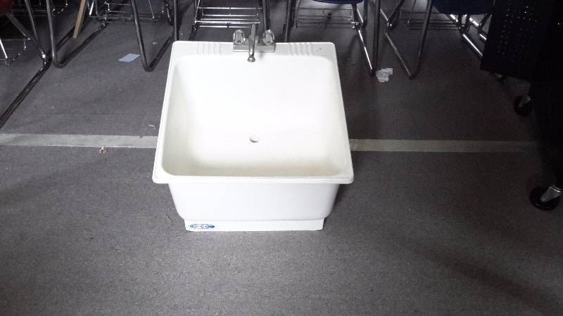 lot 109 image: Laundry Sink