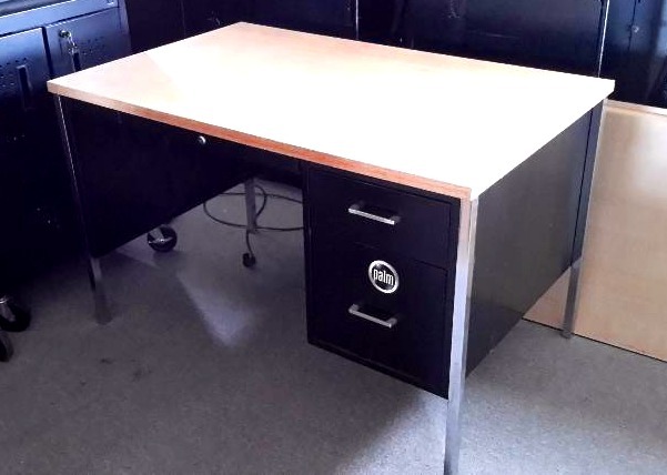lot 131 image: Desk