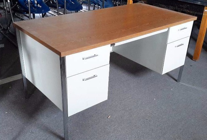 lot 132 image: Desk
