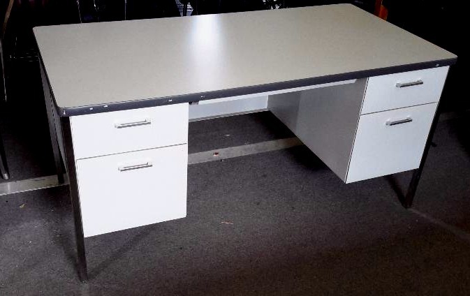 lot 134 image: Desk