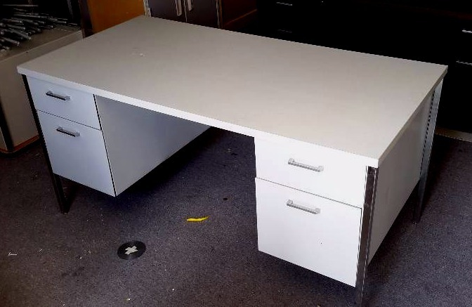 lot 137 image: Desk