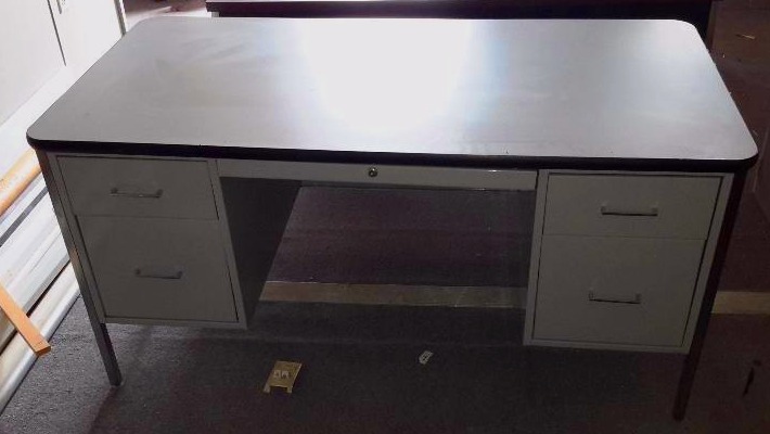 lot 139 image: Desk