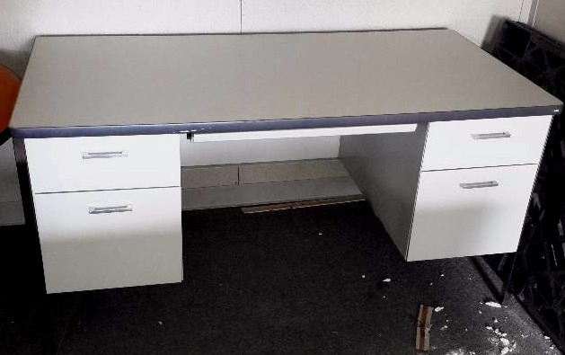 lot 140 image: Desk