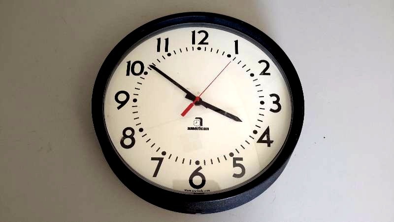 lot 142 image: Clock