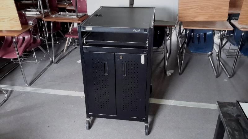 lot 113 image: Media Cart