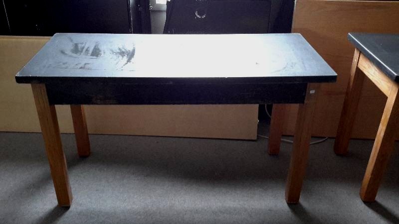 lot 127 image: Lab table