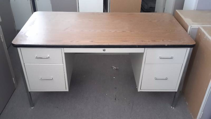 lot 147 image: Desk