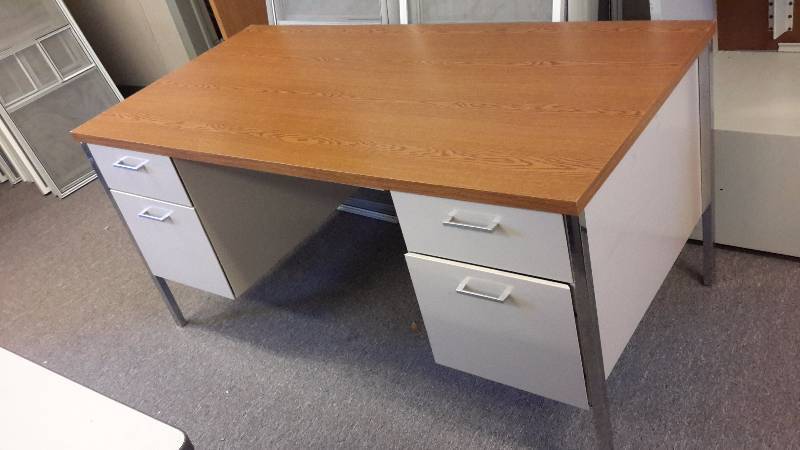 lot 172 image: Desk