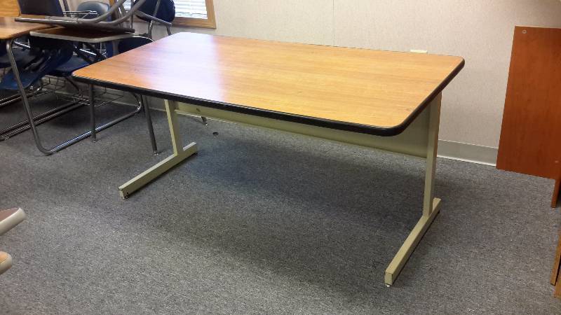 lot 173 image: Wood Top Computer Desk
