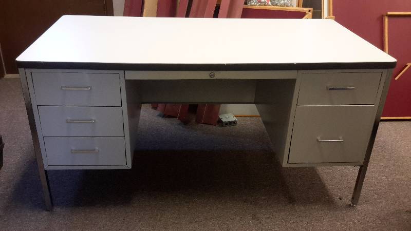 lot 170 image: Desk