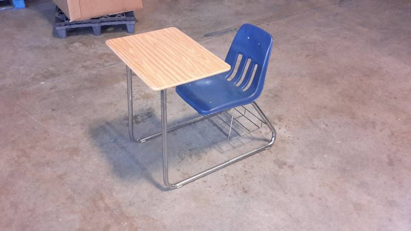 lot 227 image: Classroom Set of 10 Student Desks