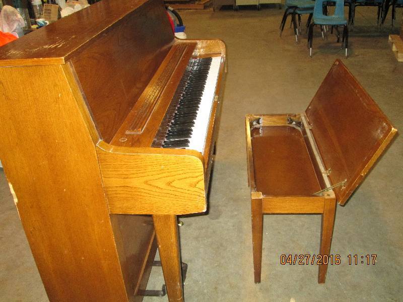 lot 251 image: Charles R Walter Piano