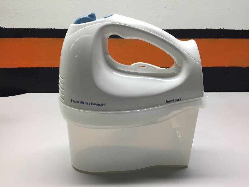 HAMILTON BEACH MIXER WITH SNAP ON STORAGE