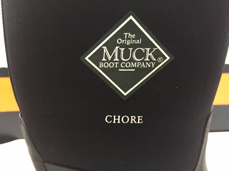 CHORE MUCK BOOTS, 2 RIGHT FOOT BOOTS SIZE 10