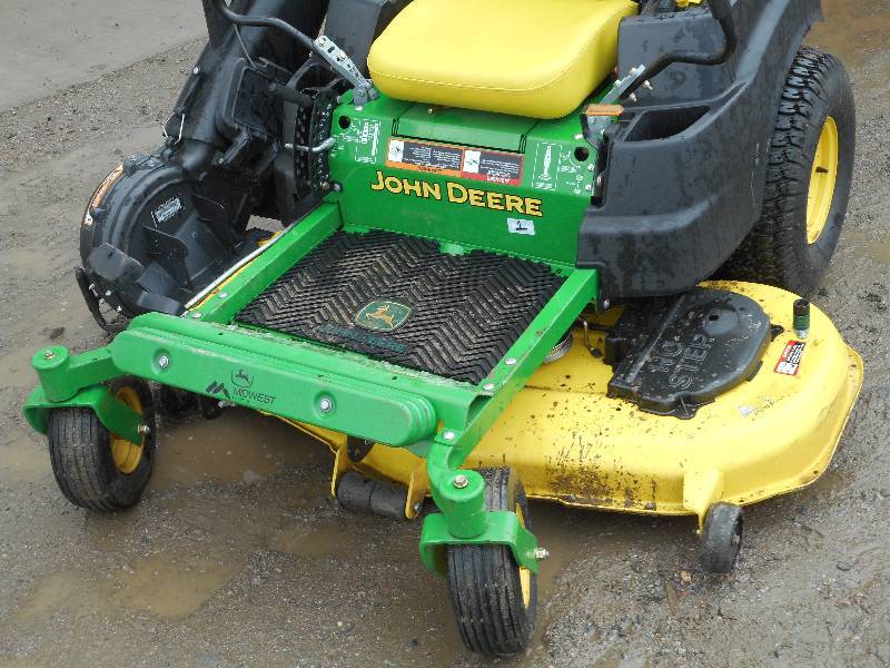 lot 1 image: John Deere EZ-Trak Zero Turn Mower With Collection System