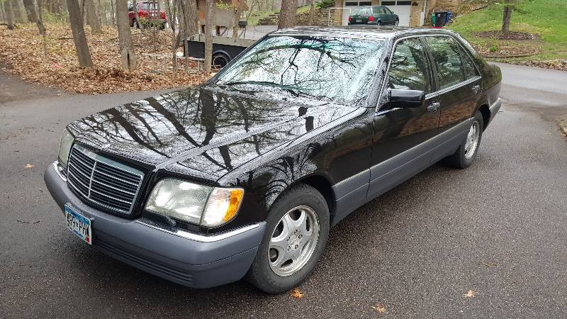 lot 2 image: 1997 Mercedes-Benz S500 Sedan