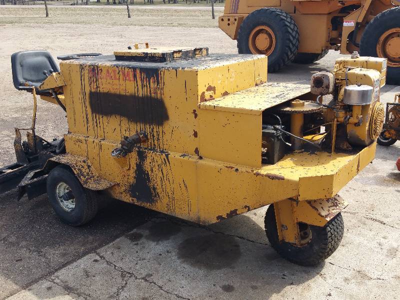 lot 7 image: Neal Manufacturing Ride-On Squeegee Sealcoater