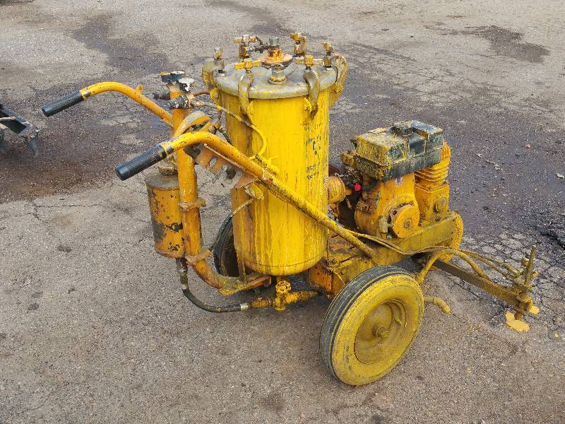 lot 8 image: MB Paint Striper
