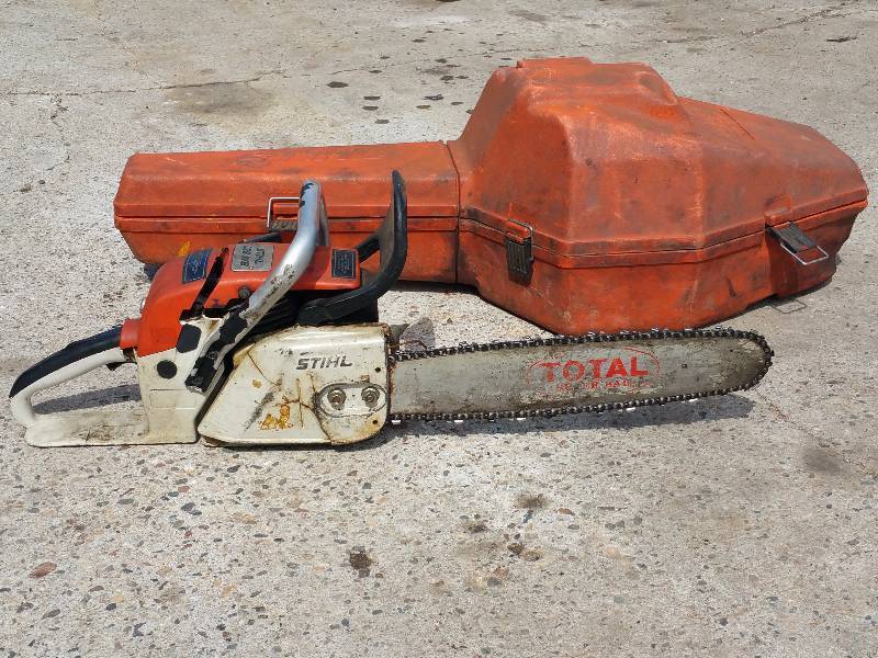 Stihl 028 WB Chainsaw w/ Case | Spring Vehicle & Equipment Auction | K-BID