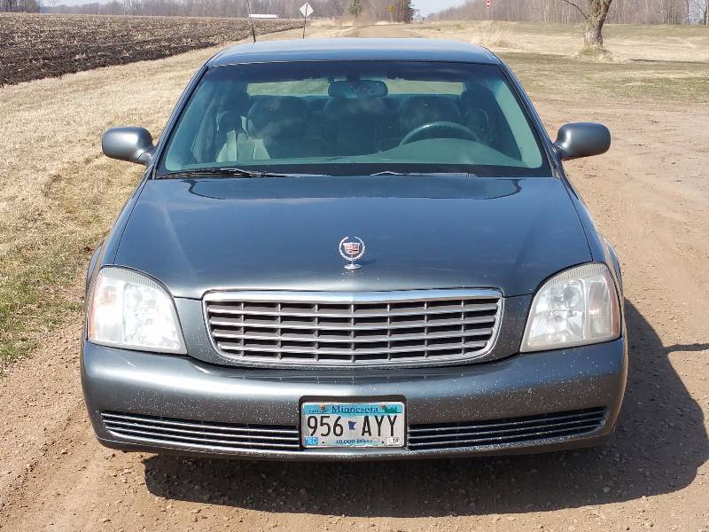 lot 3 image: 2004 Cadillac DeVille