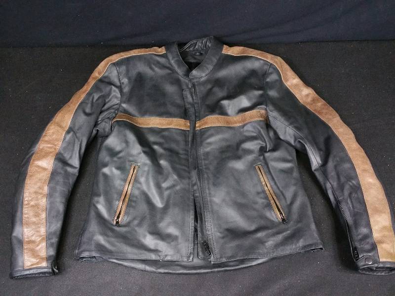 lot 32 image: Womans XL River Road Leather Motorcycle Jacket