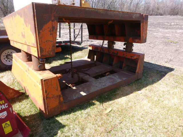 lot 7 image: Trench Box
