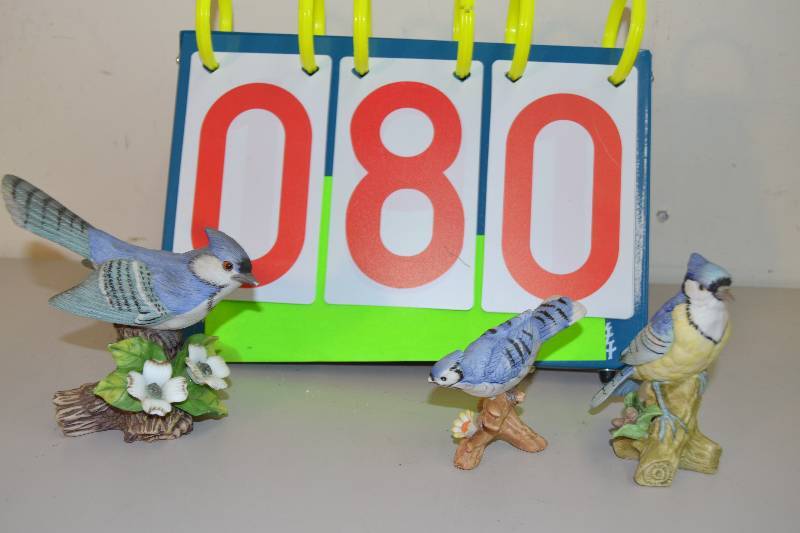 lot 80 image: Lefton China Birds
