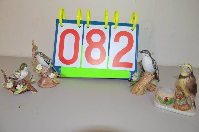 lot 82 image: Lefton Bird Figurines