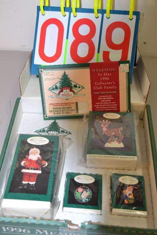 lot 89 image: Keepsake Ornaments