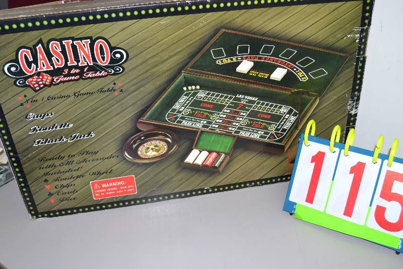 lot 115 image: Gaming table