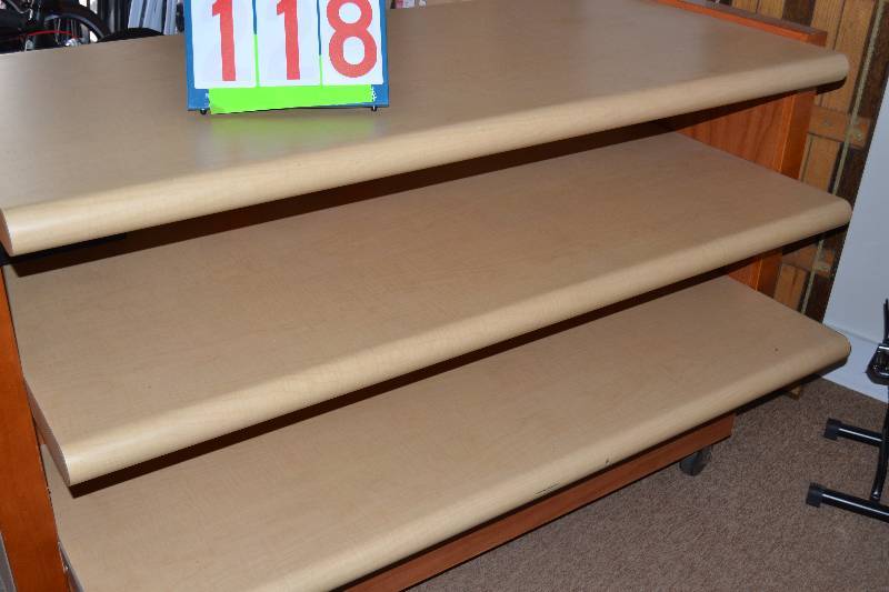 lot 118 image: Display Table