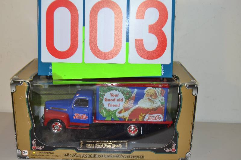 lot 3 image: Pepsi Die Cast Model Truck